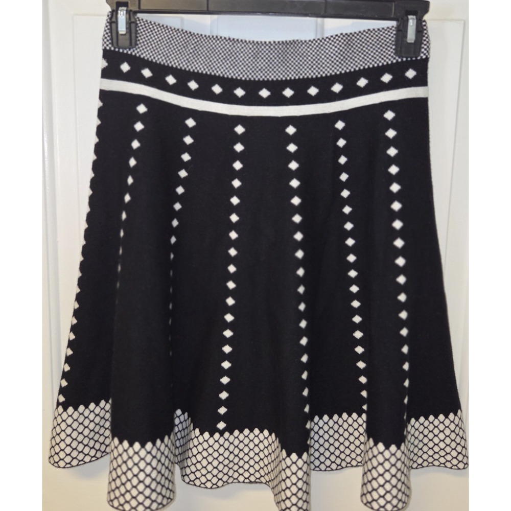 Chelsea & Theodore Sweater Skirt Size PS Black White Dot Solid Mini Length